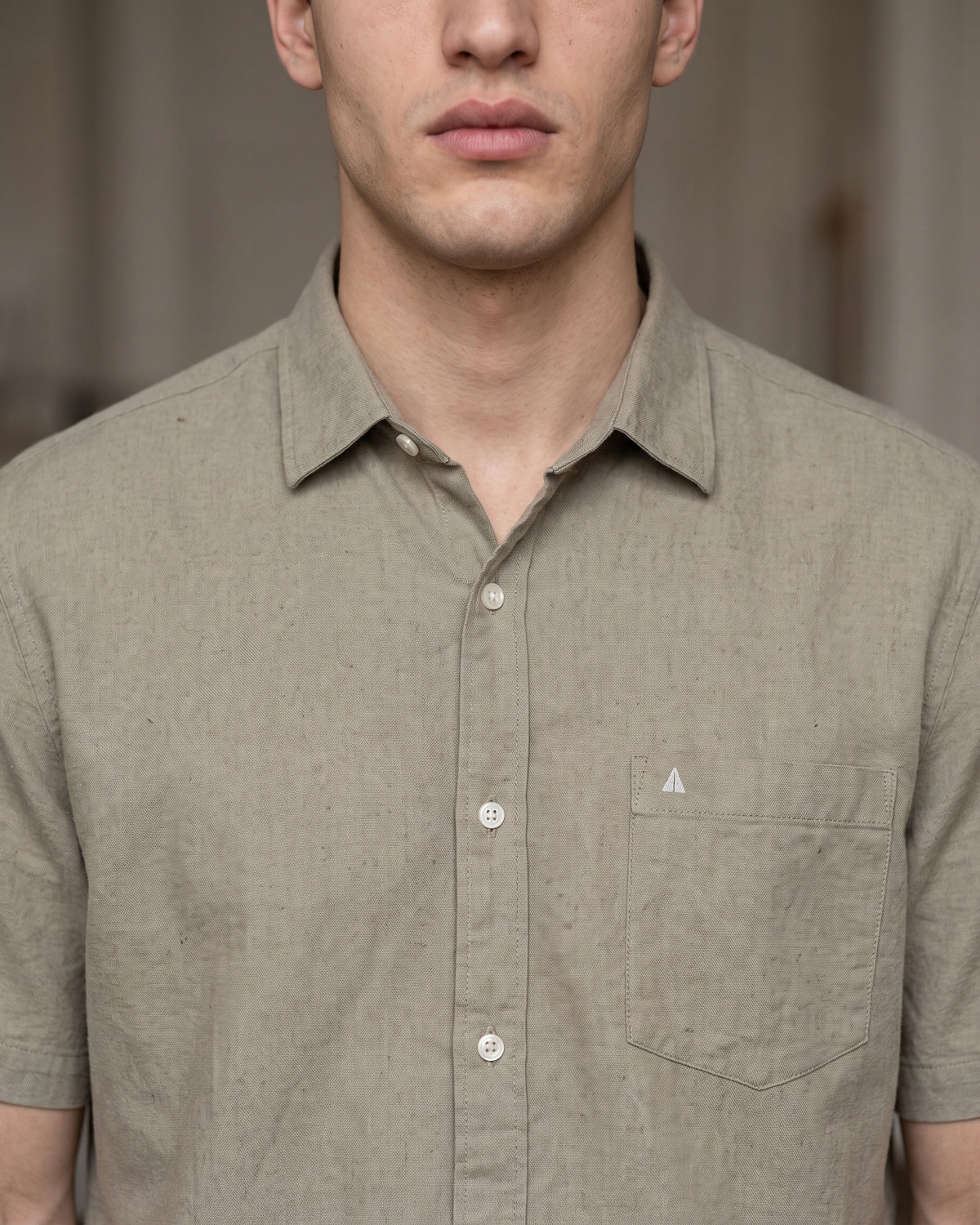 Generous Heritage Linen Short Sleeve Shirt - Olive Ground