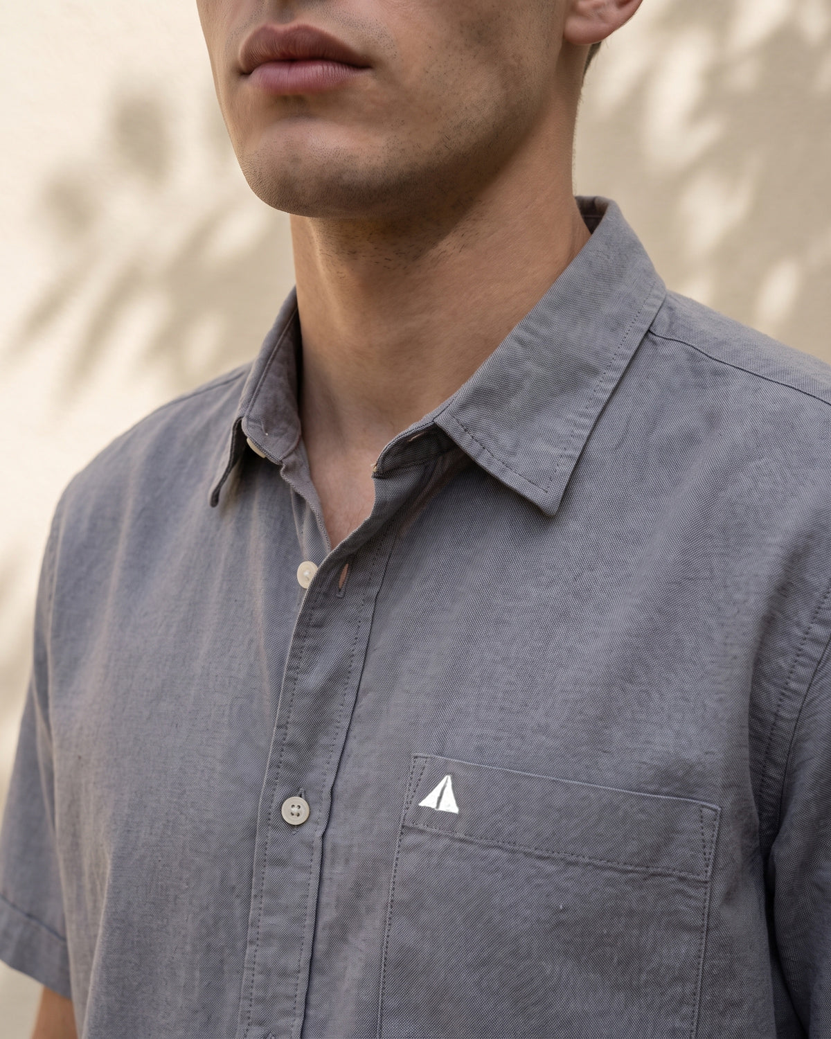 Generous Heritage Linen Short Sleeve Shirt - Charcoal